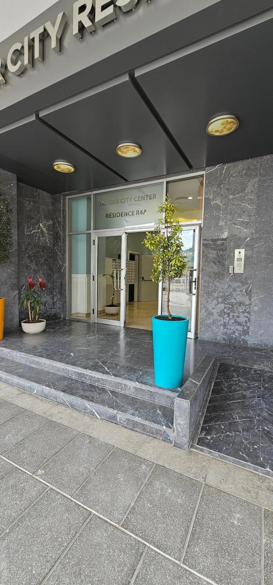 Luxury Apartment Near Tgv Station And The Beach Tangier Bagian luar foto